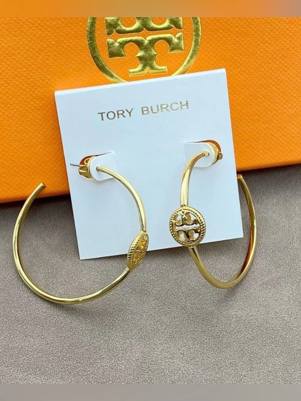 Tory Burch Gold Logo Medallion Large Hoop Earrings - Picture 1 of 2